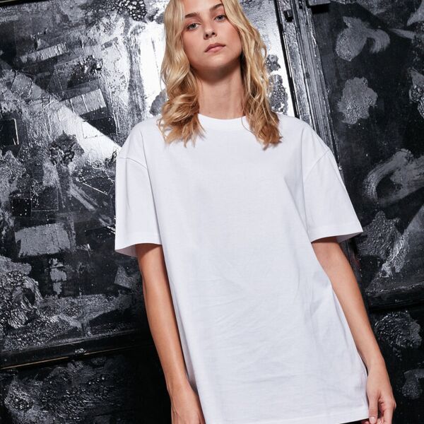 Build Your Brand Women's oversized boyfriend tee BY149 Women's oversized boyfriend tee Thumbnail